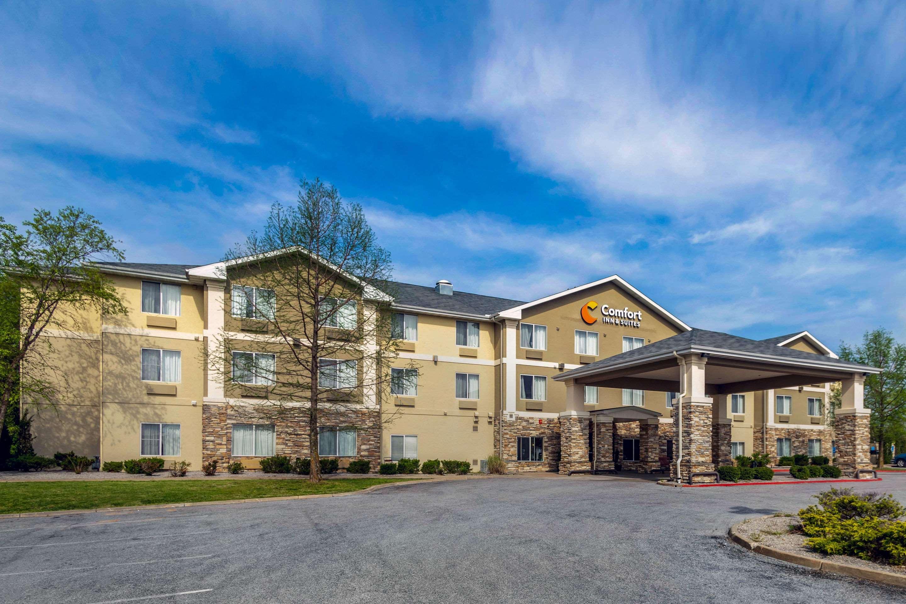 Comfort Inn & Suites Pittsburg Exterior photo