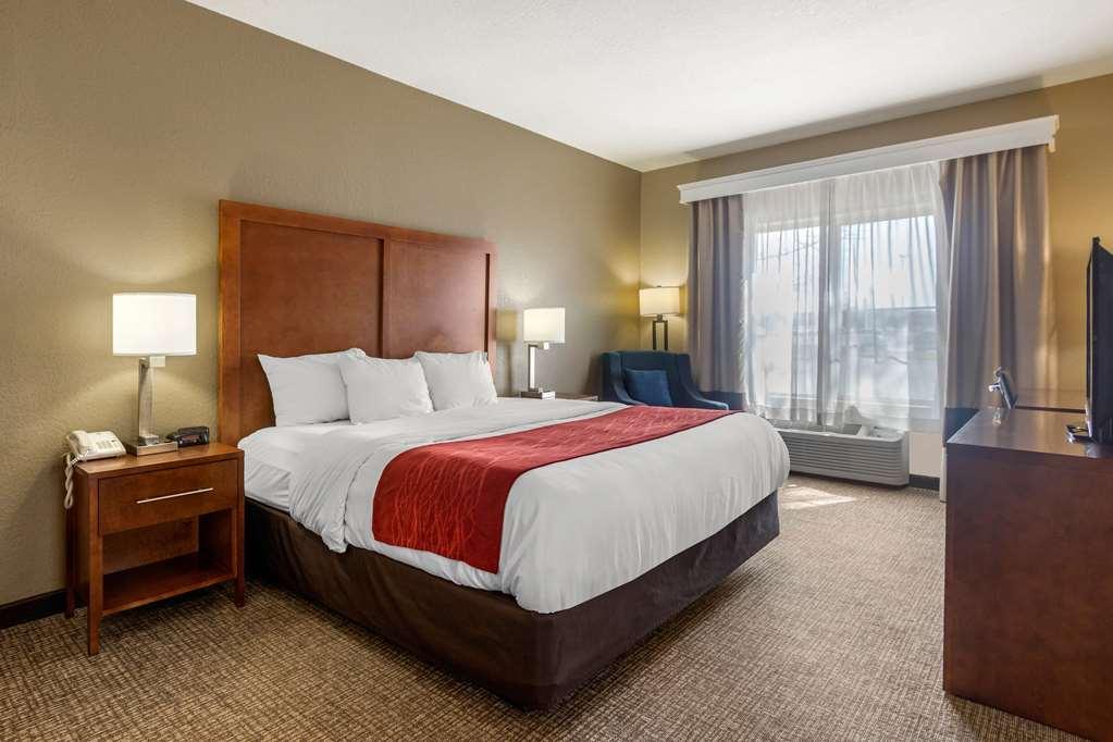 Comfort Inn & Suites Pittsburg Room photo